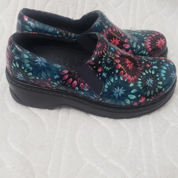 Klogs Footwear Nurse Clogs Floral Multicolor Patterned Leather 9M Slip Resistant - Picture 4 of 8